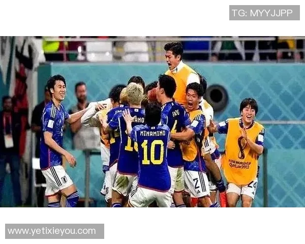 足球巨星同场亮相震撼排队图展现巅峰时刻与独特风采 足球巨星同场亮相震撼排队图展现巅峰时刻与独特风采